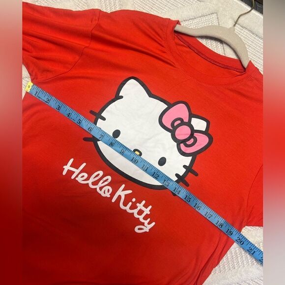 HELLO KITTY GRAPHIC TEE - Picture 2 of 3